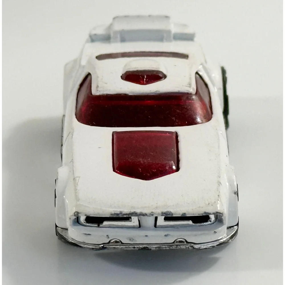 Hot Wheels Fast‎ Fish Toy Car 1:64 White Good Red Windows Fantasy Muscle Car